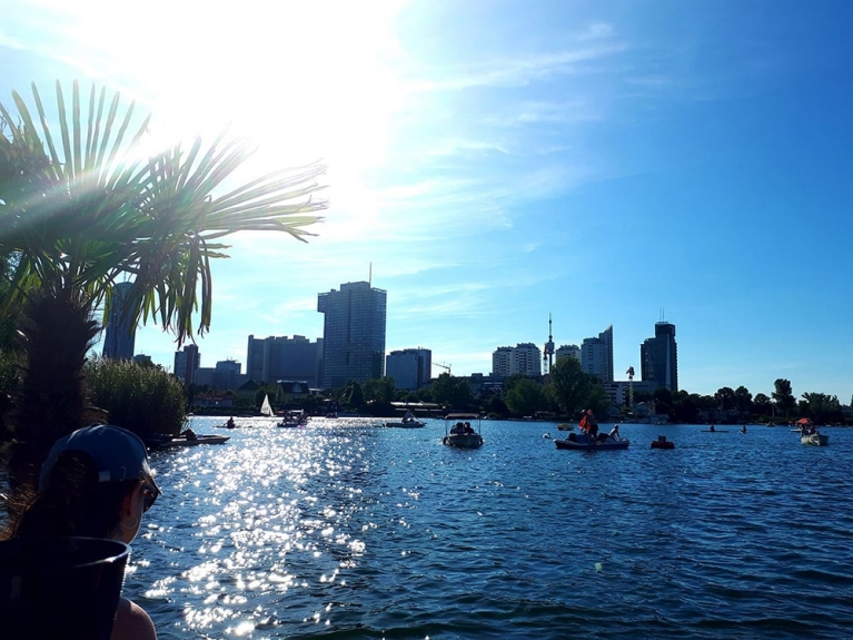 In barca sull'isola di Gänsehäufel